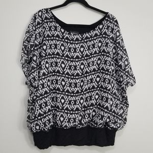 Black and white flowy blouse 1X - 0071